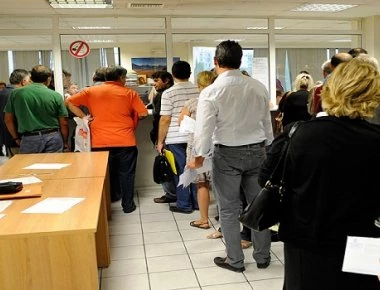 «Φέιγ-βολάν« τα προσωπικά στοιχεία φορολογουμένων: Οι εφορίες θα τα δίνουν σε «διατραπεζικές εταιρείες«